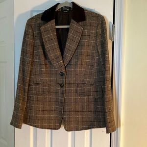 Beautiful, classic wool blazer. No signs of wear, absolutely flawless sz 14
